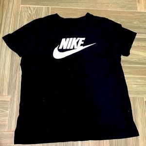 Basic black Nike tee!